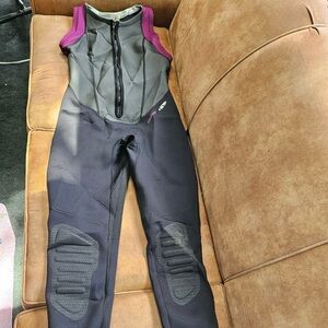 Ladies wetsuit 11/12